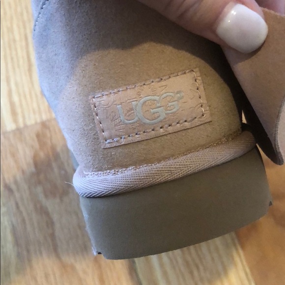 UGG TAN SHORT BOOTS BOW 7 - Picture 4 of 7